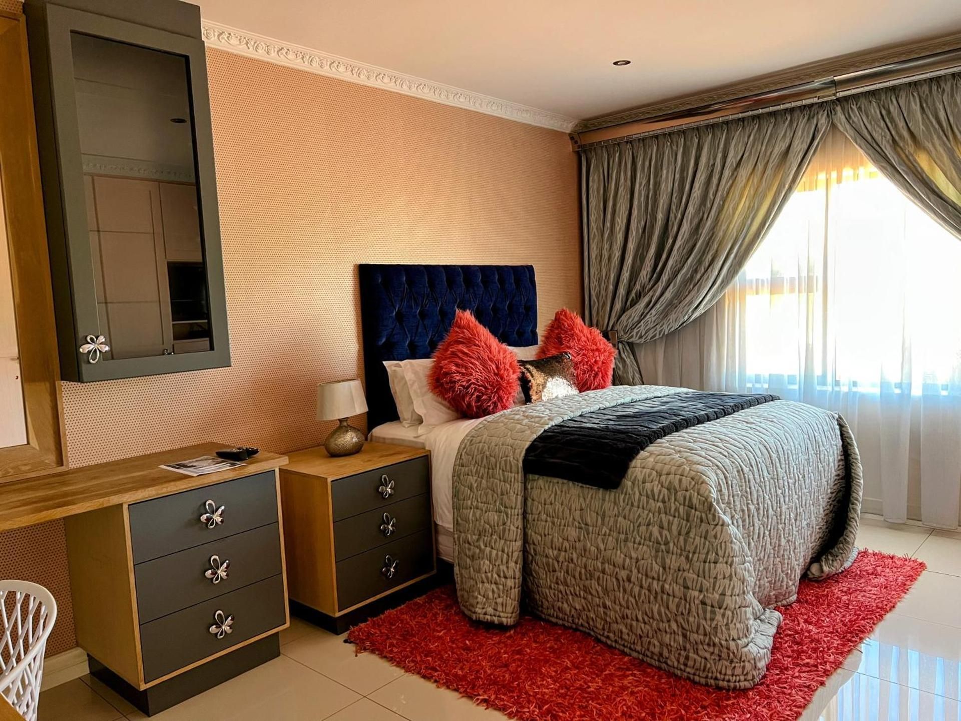 Queen Room with Garden View