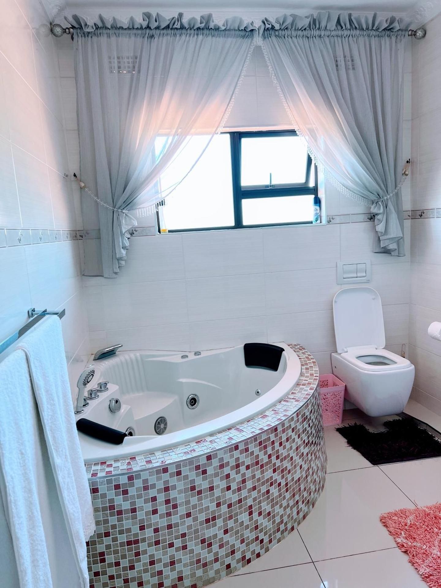 Queen Room with Garden View
