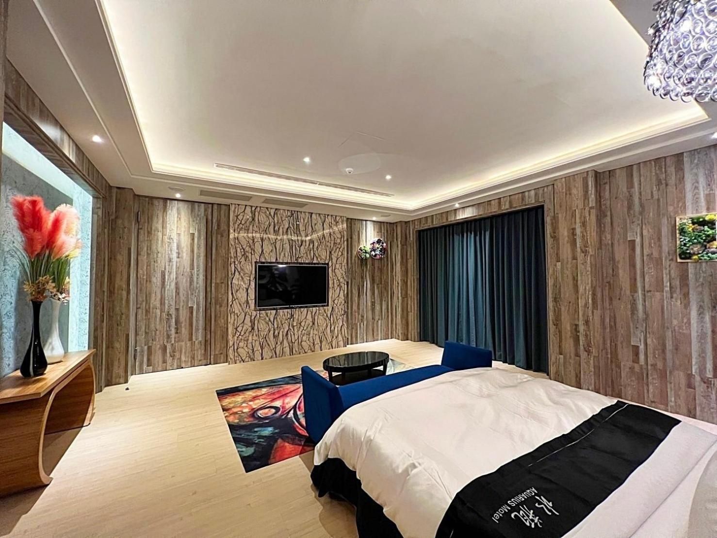 Deluxe King Room (KTV)