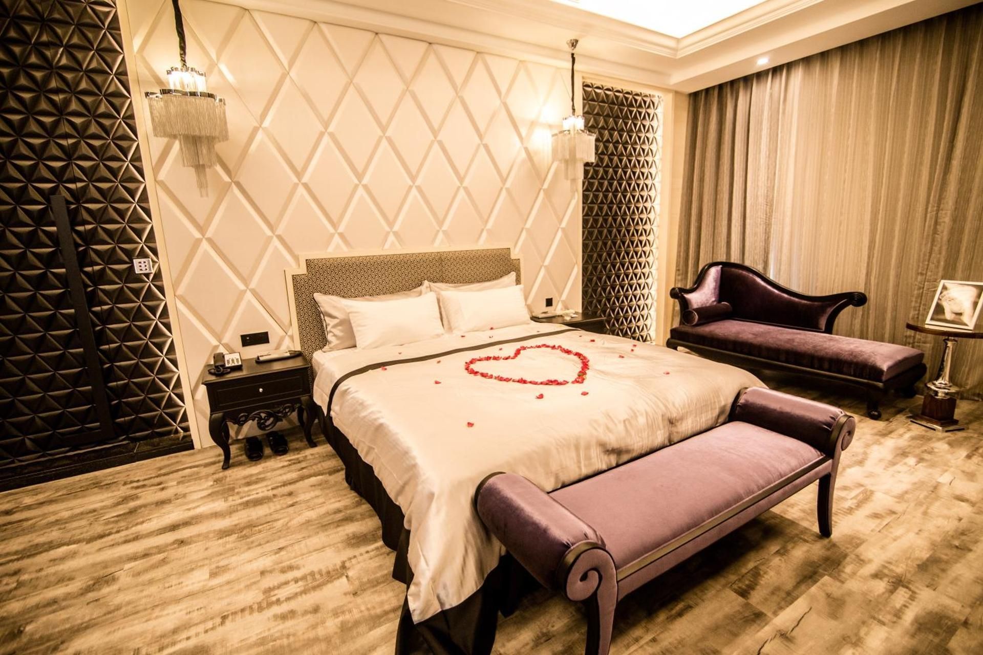 E ROOM (Check-in after 21:00)