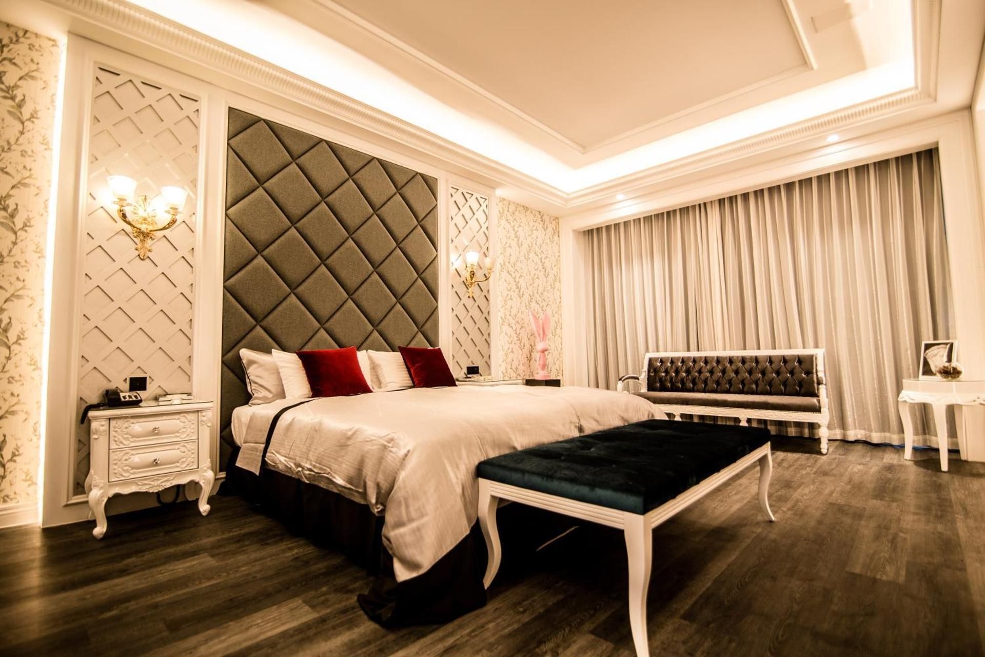 E ROOM (Check-in after 21:00)