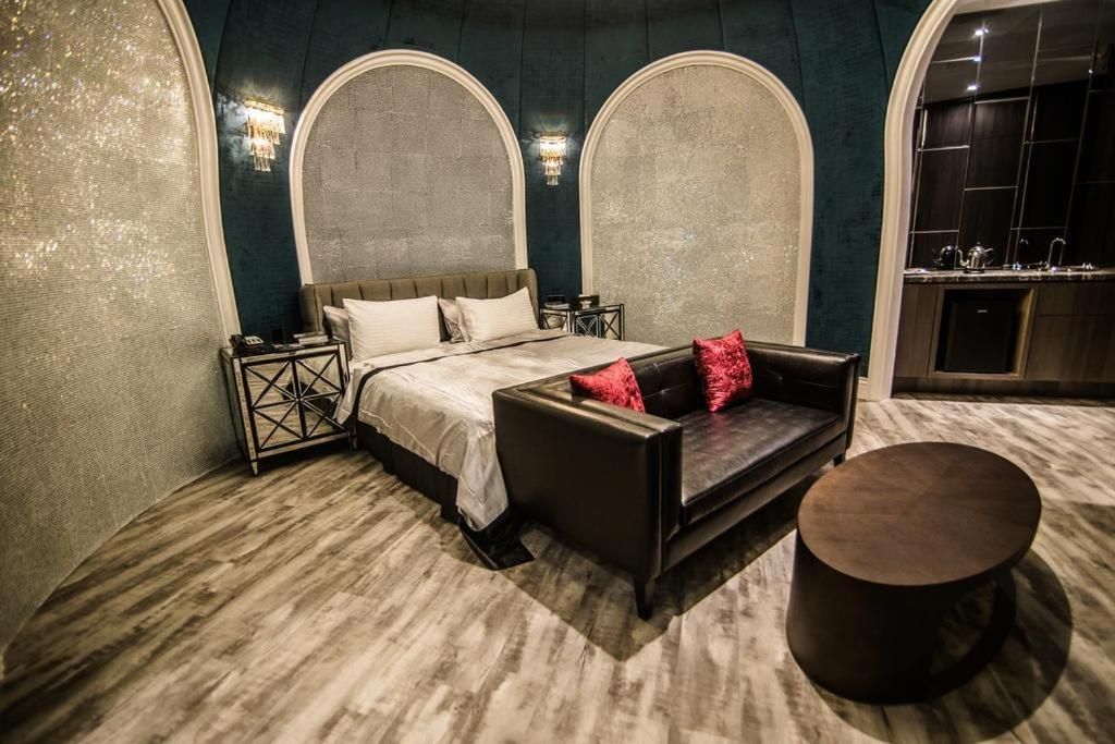 C ROOM (Check-in after 21:00)