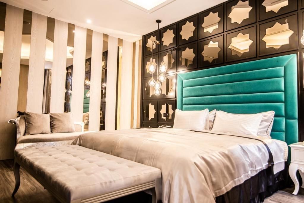 C ROOM (Check-in after 21:00)