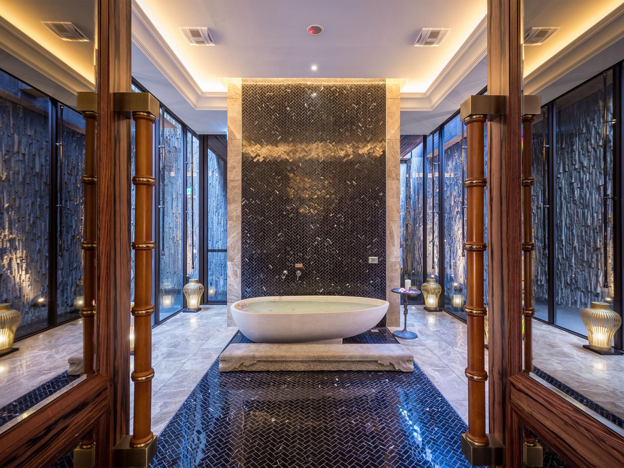 Prestige King Room - Check-In After 9:00 PM
