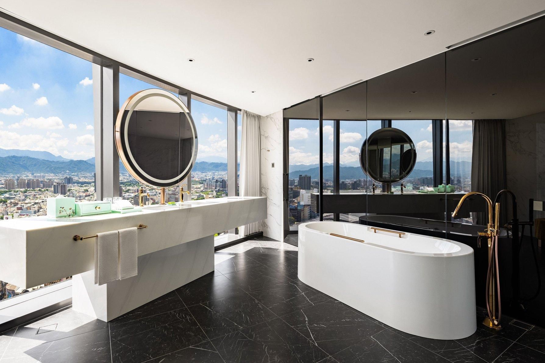 Royal, Executive level, 1 Bedroom Suite, 1 King, City view