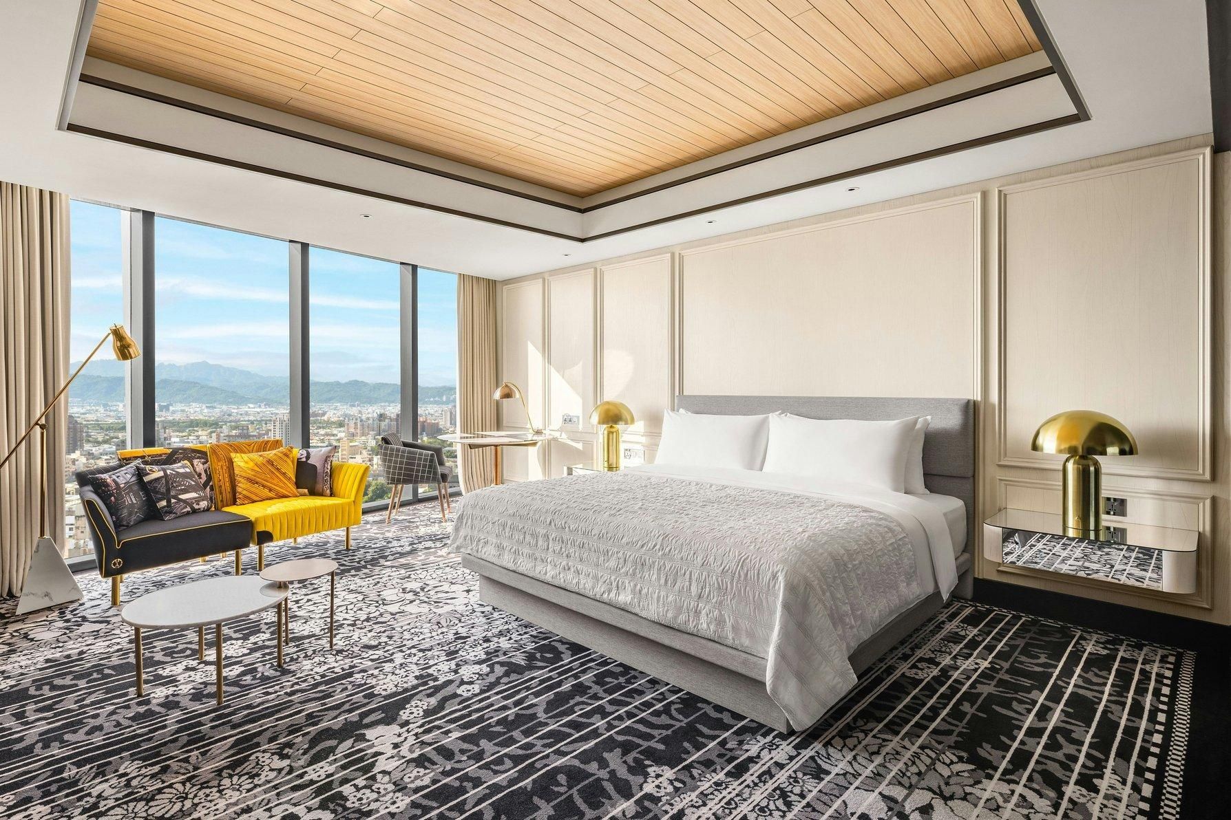Premier, Penthouse Guest room, 1 King, City view