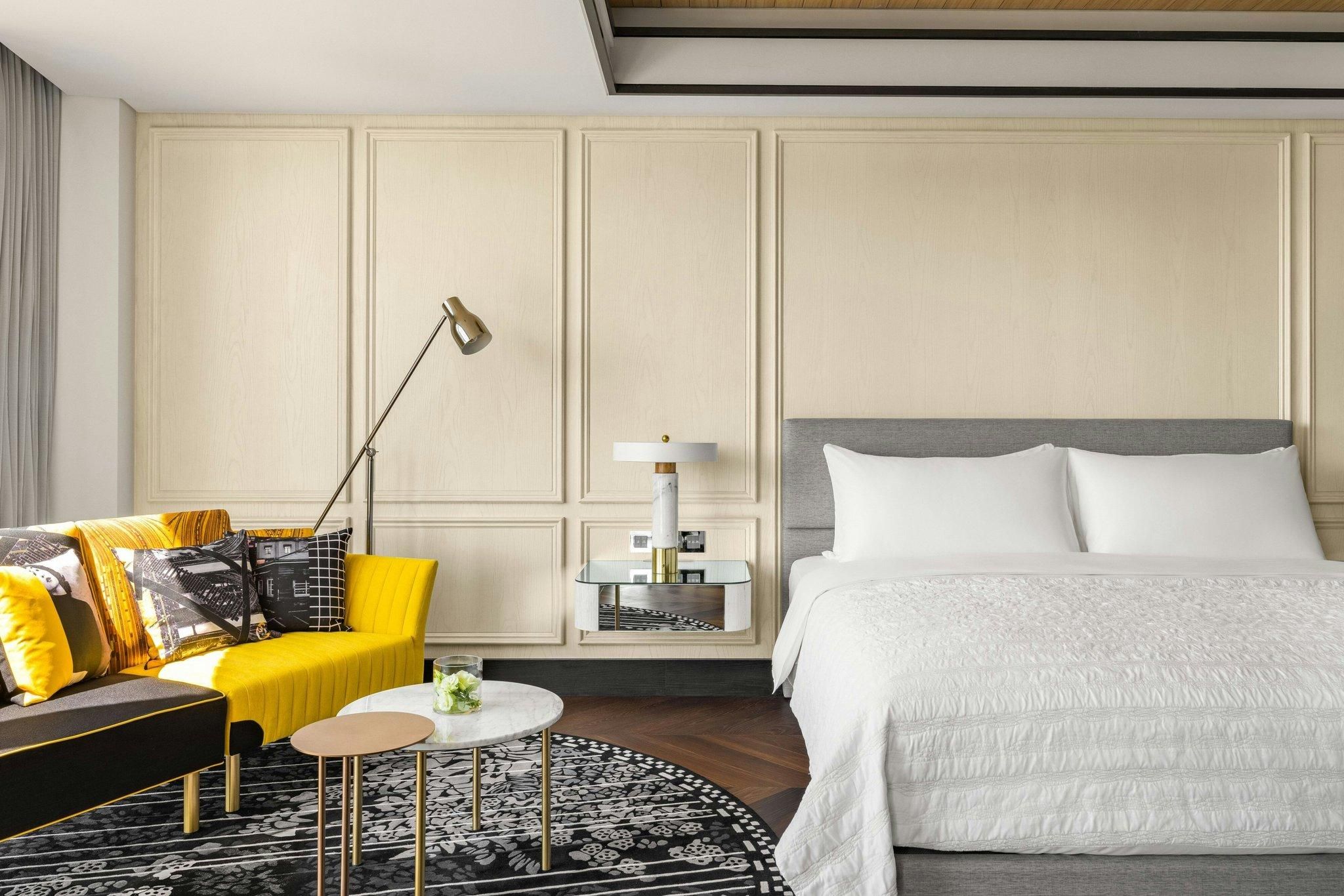 Royal, Executive level, 1 Bedroom Suite, 1 King, City view