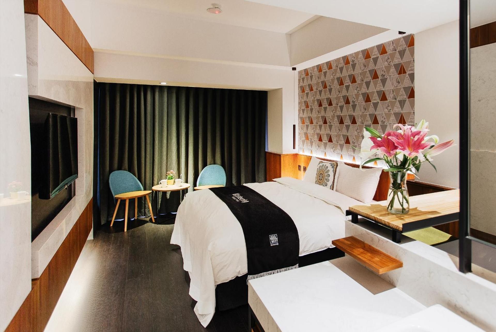 Deluxe Double Room with Bathtub