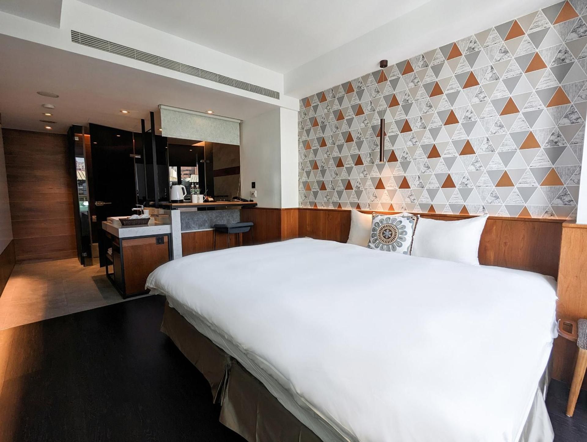 Superior Double Room with Bathtub
