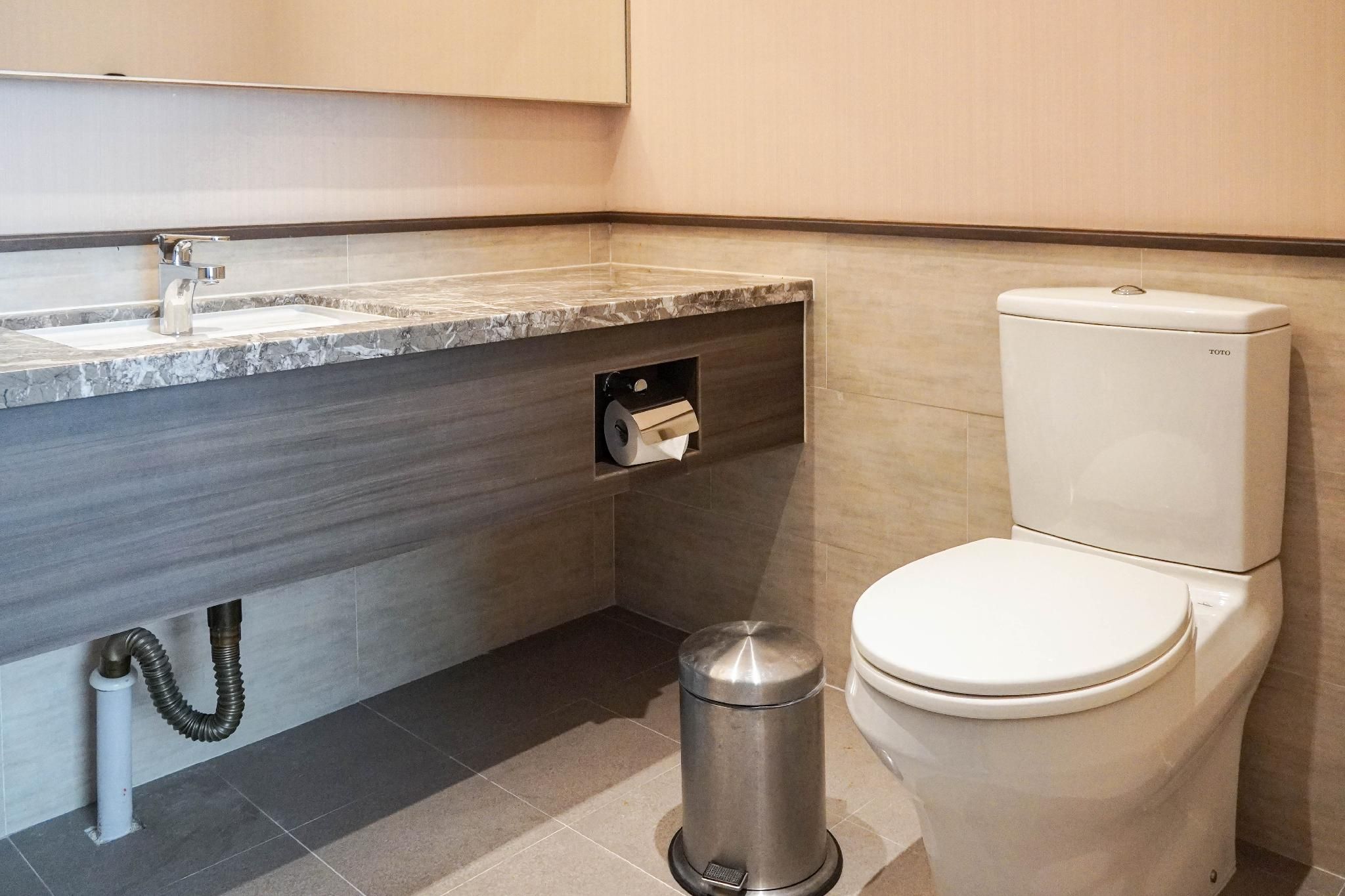 Executive Suite with Bathtub
