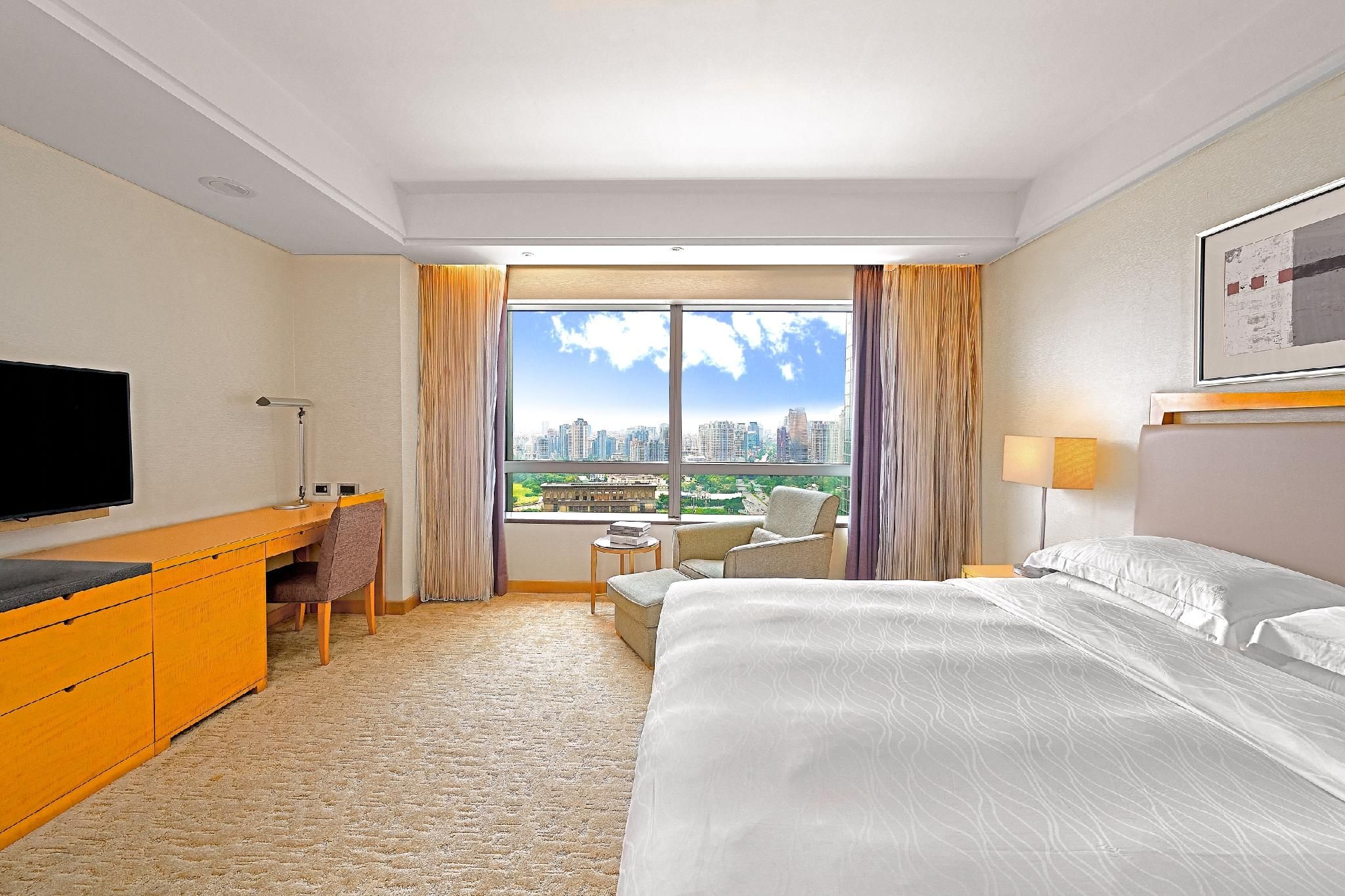 Superior 1 King Bed Non Smoking Room