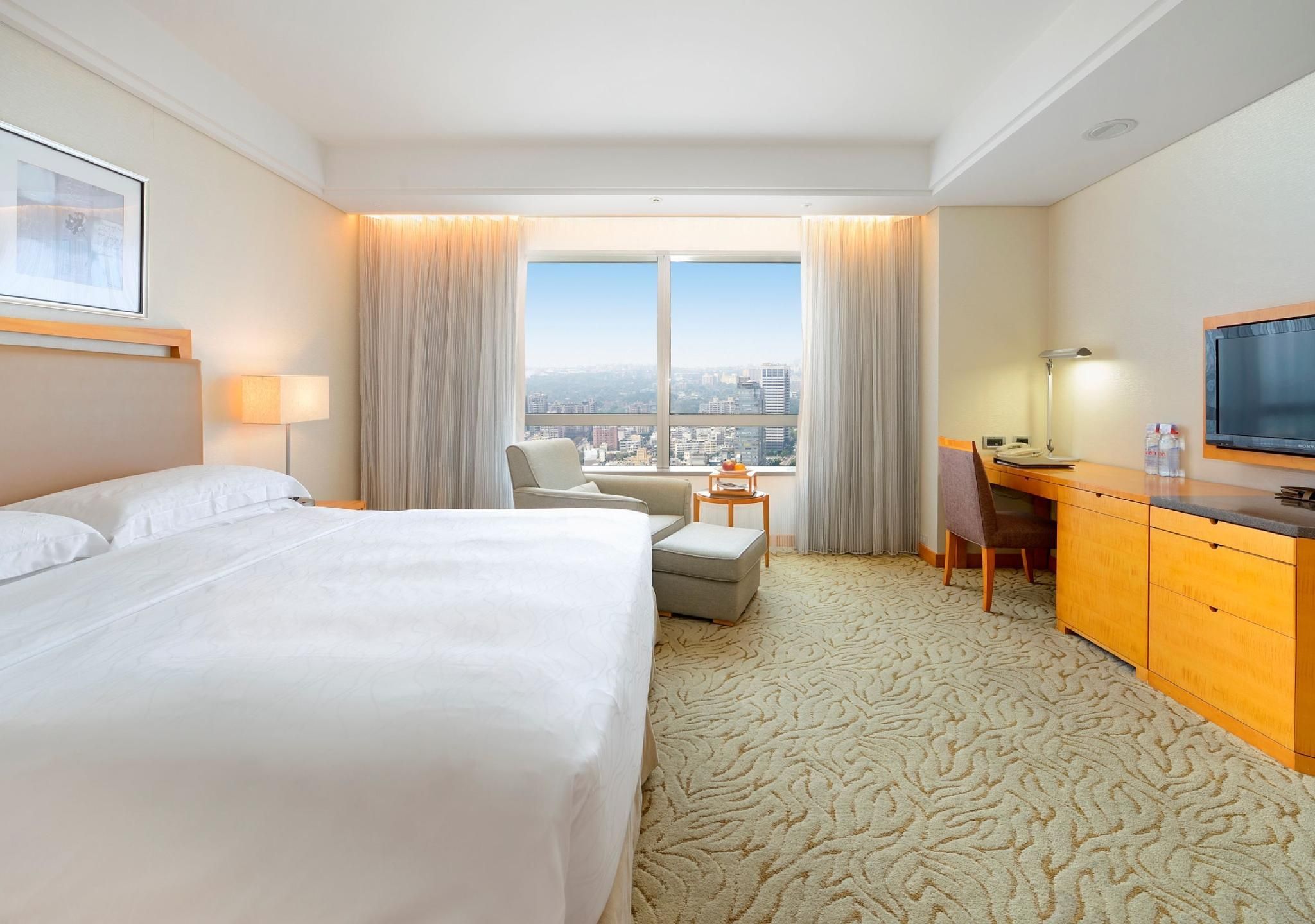 Superior 1 King Bed Non Smoking Room