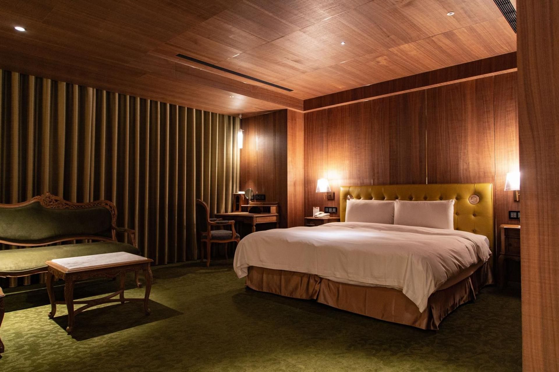 Inhouse Hotel Grand Elite Room