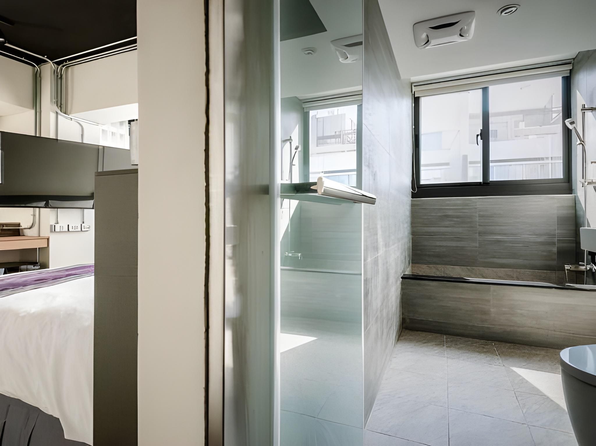 Deluxe Double with Bathtub