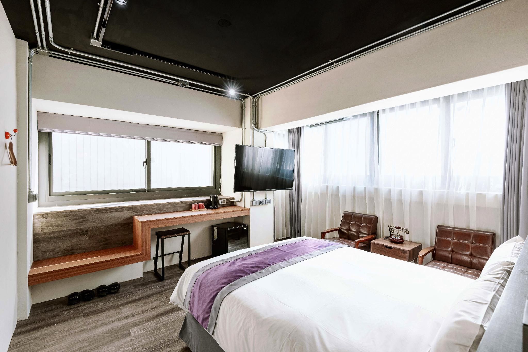 Deluxe Double with Bathtub