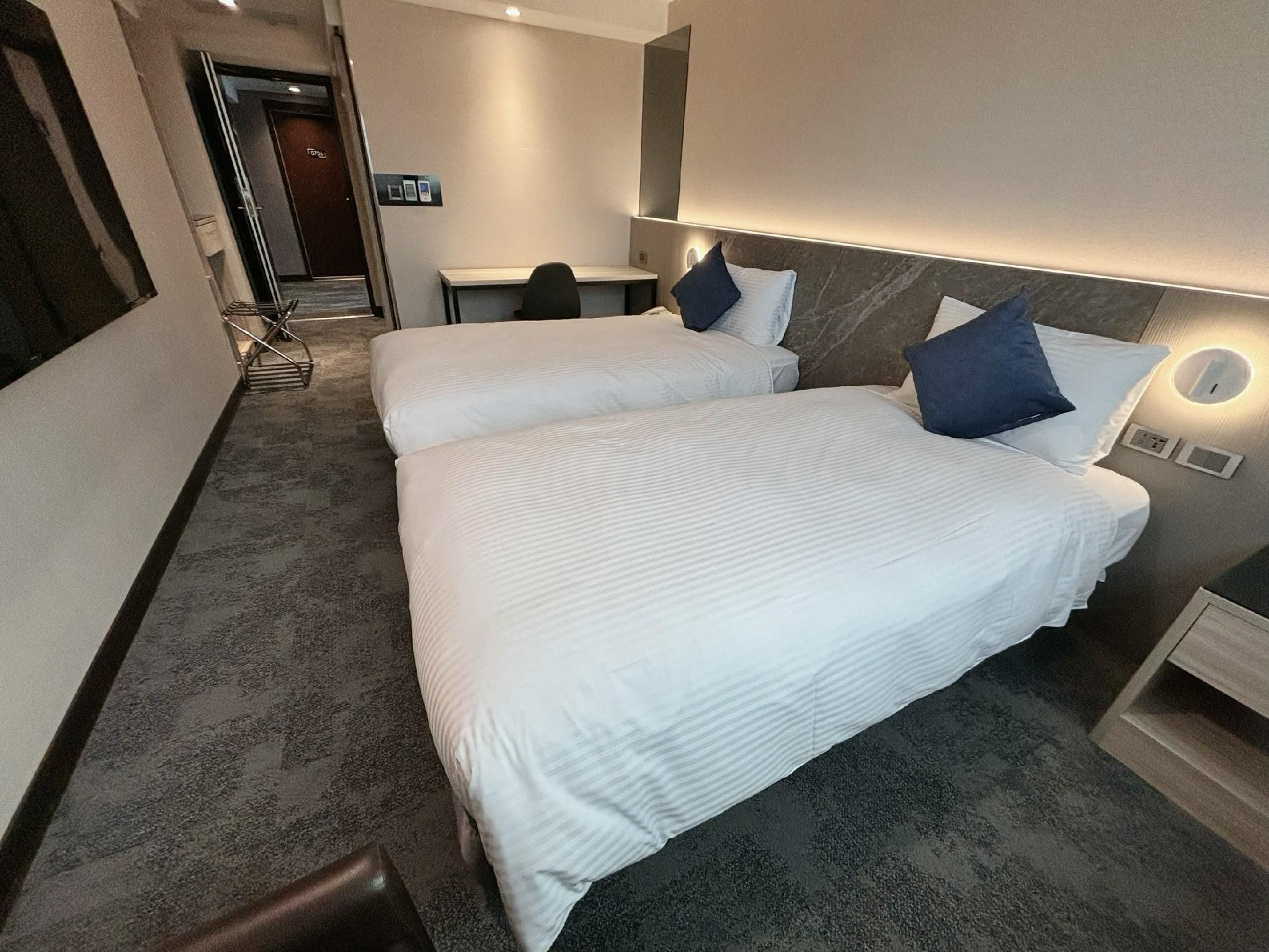 Run Of House Room for 2 People - No Parking