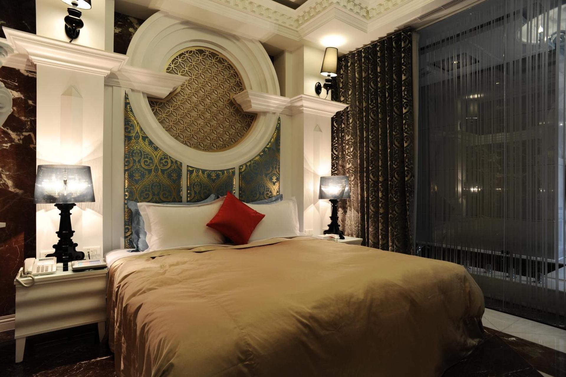 Deluxe Queen Room with Spa Bath and Karaoke facilities