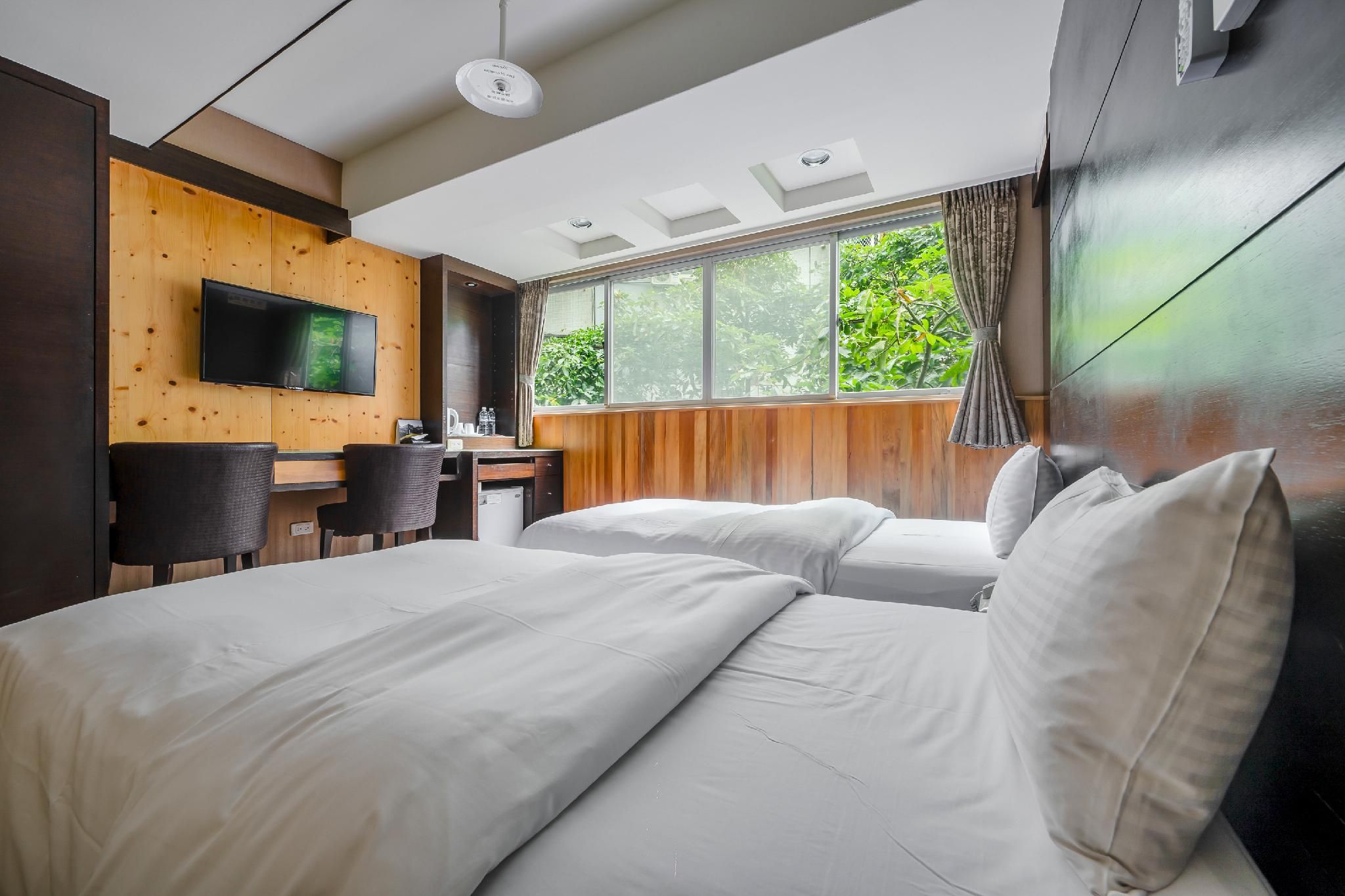 CHECK inn Express Taichung Fengchia Deluxe Twin