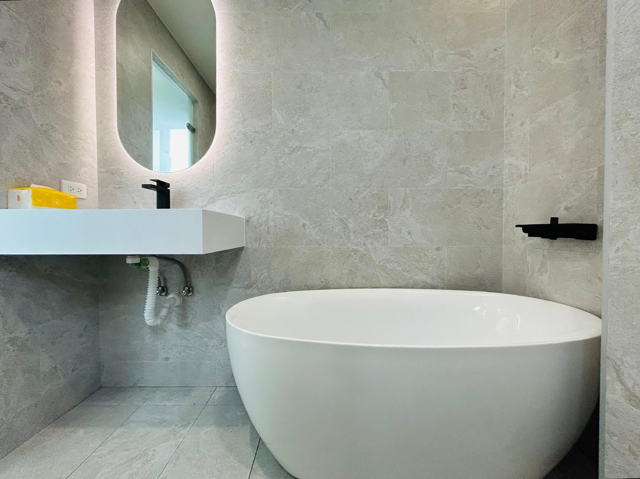 Quadruple Room with Bathtub