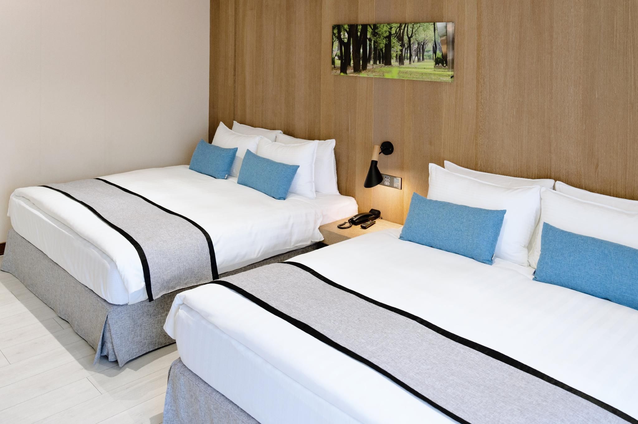 Deluxe Quadruple Room without Parking