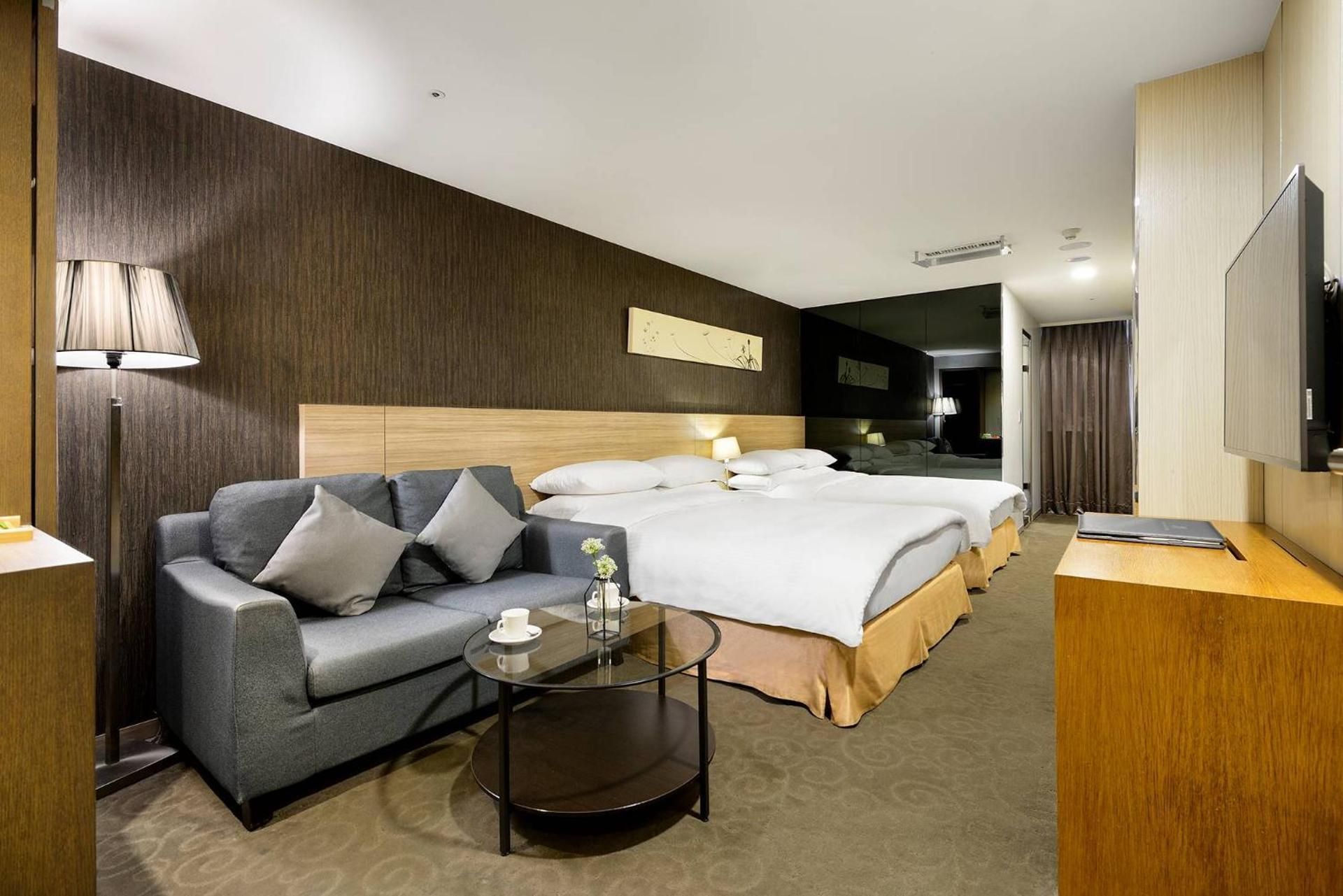 Deluxe Quadruple Room - Non-Smoking