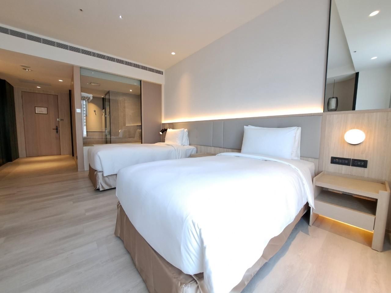 Twin Bedroom with Window