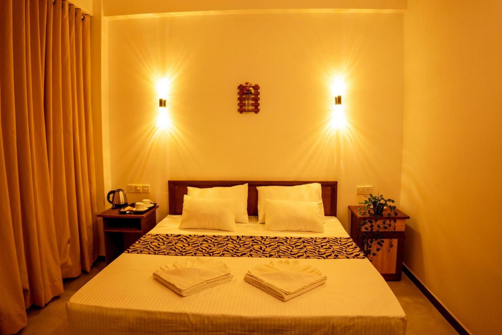 Deluxe Double Room with Side Sea View