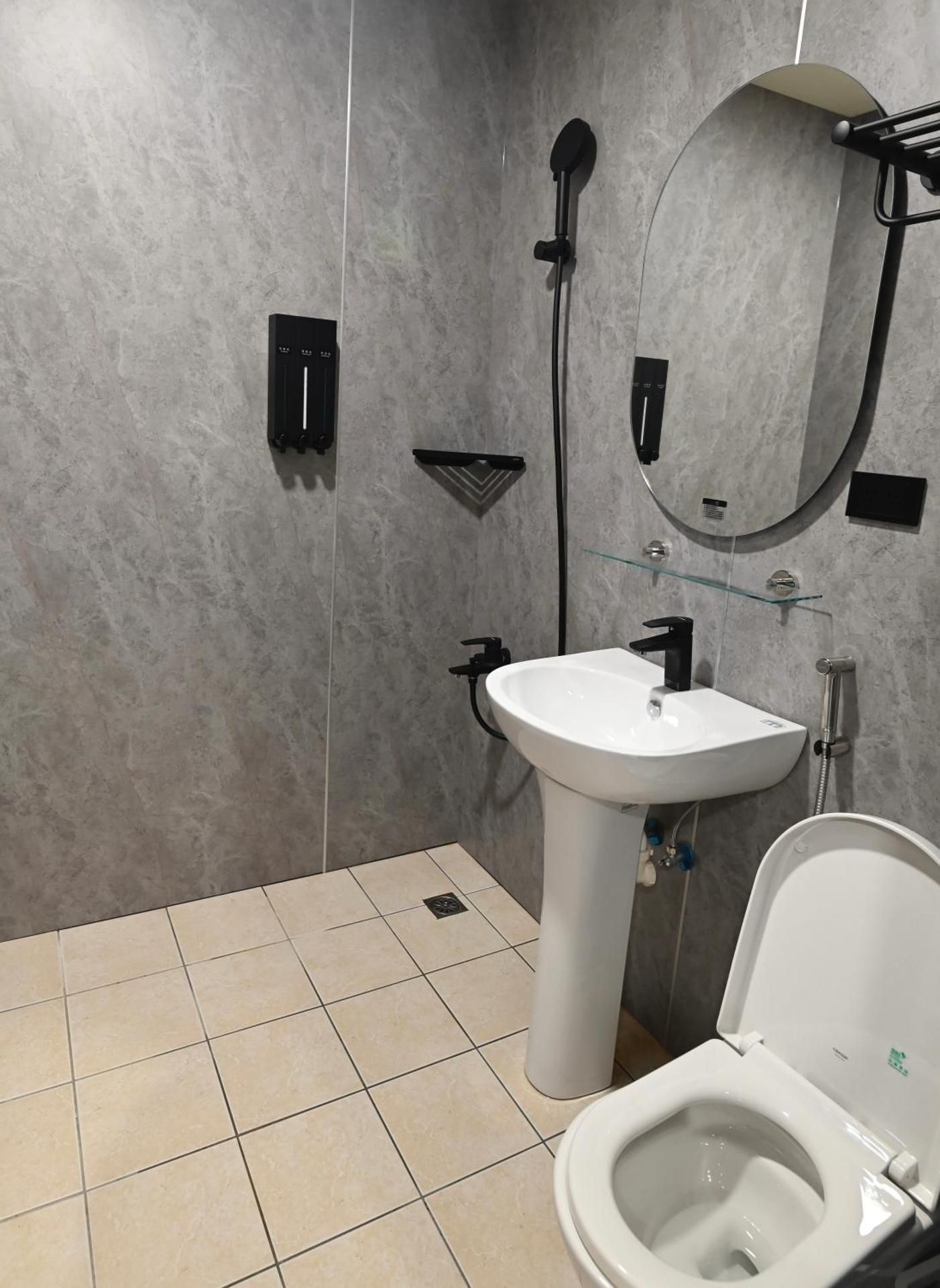 Chill Place Lazy Place No. 2 Twin Room with City View 3