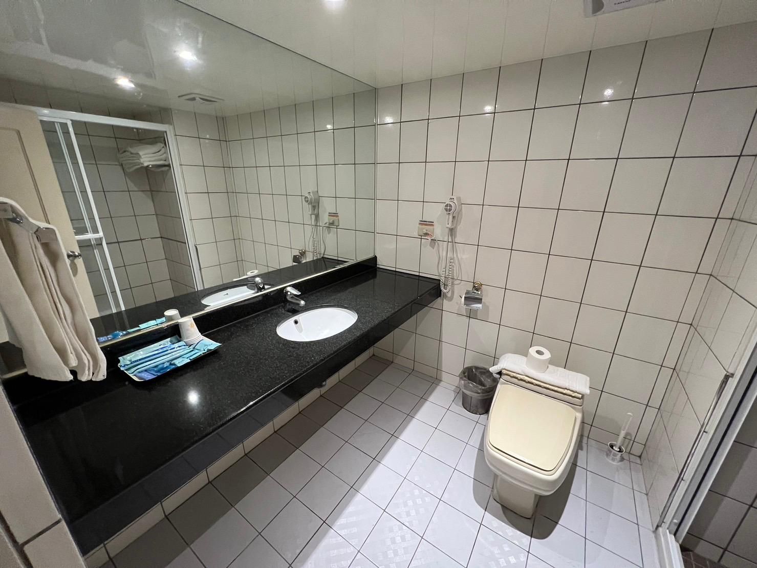 Hotel Avenue Twin Room 2