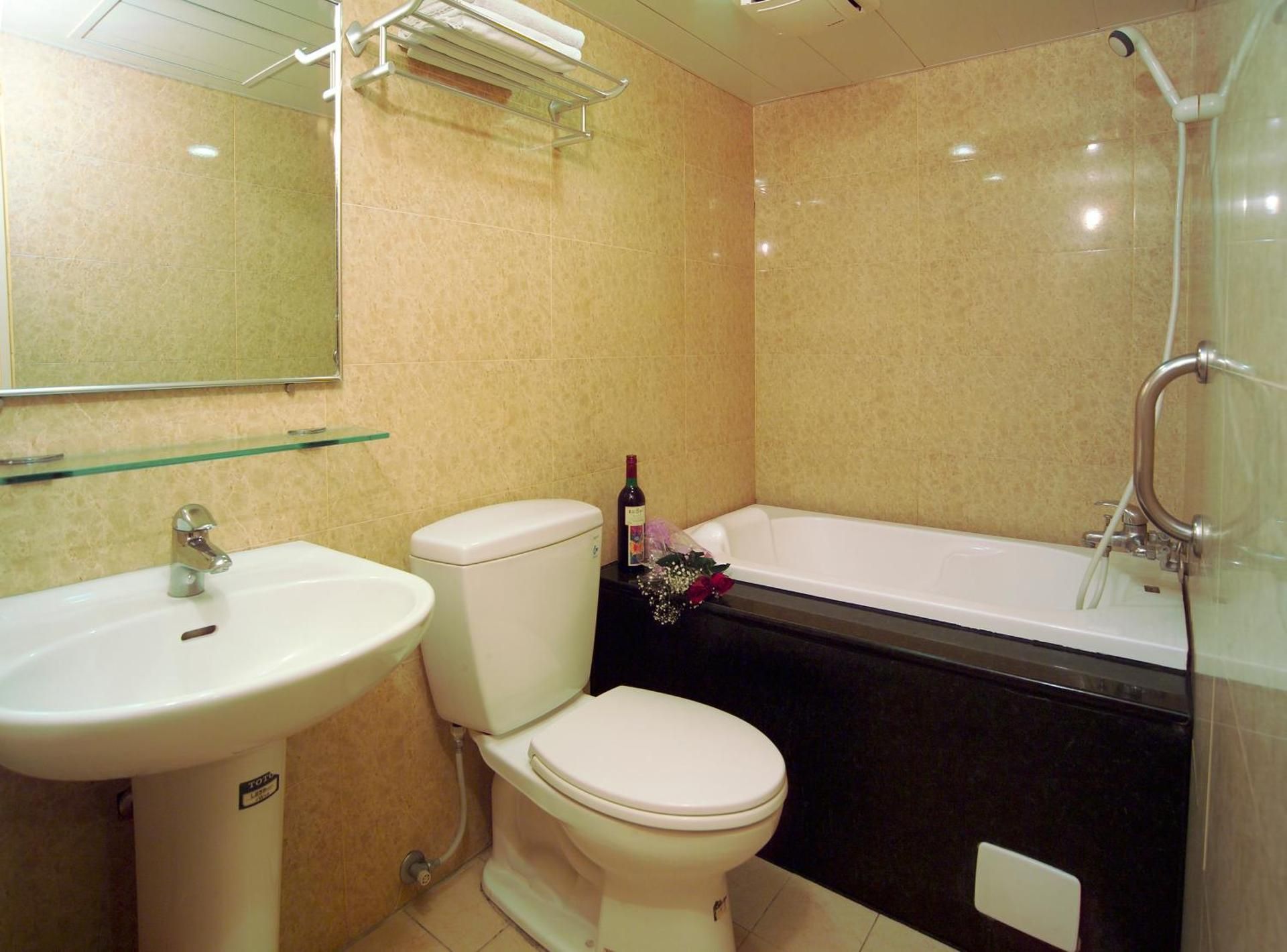 Hua Tai Hotel Triple Room with Parking