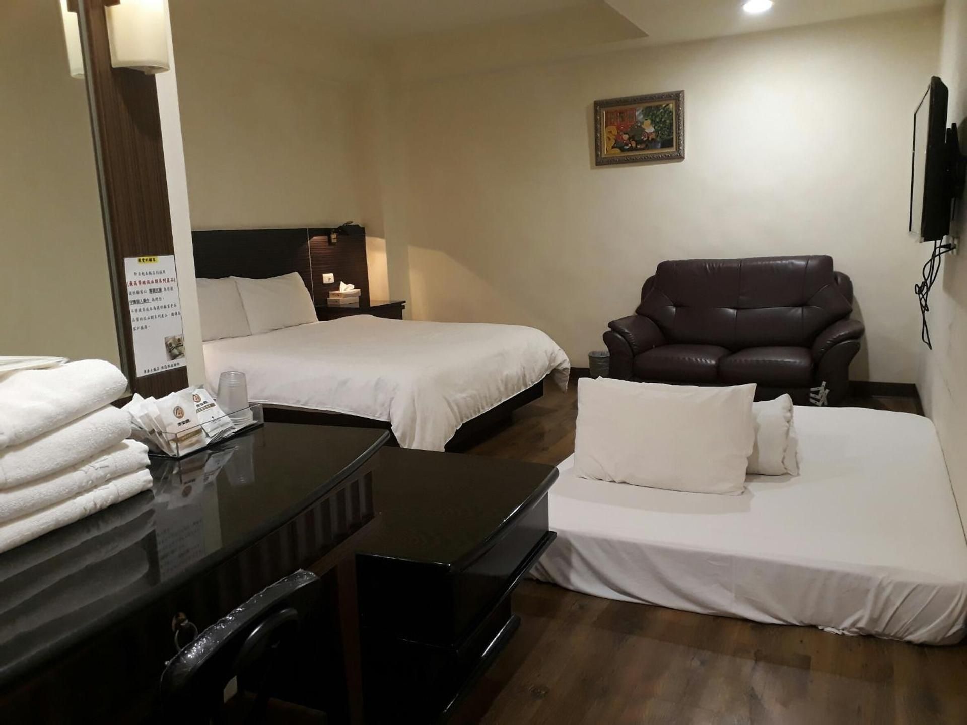 Urban Family Room with Extra Bed - No Parking