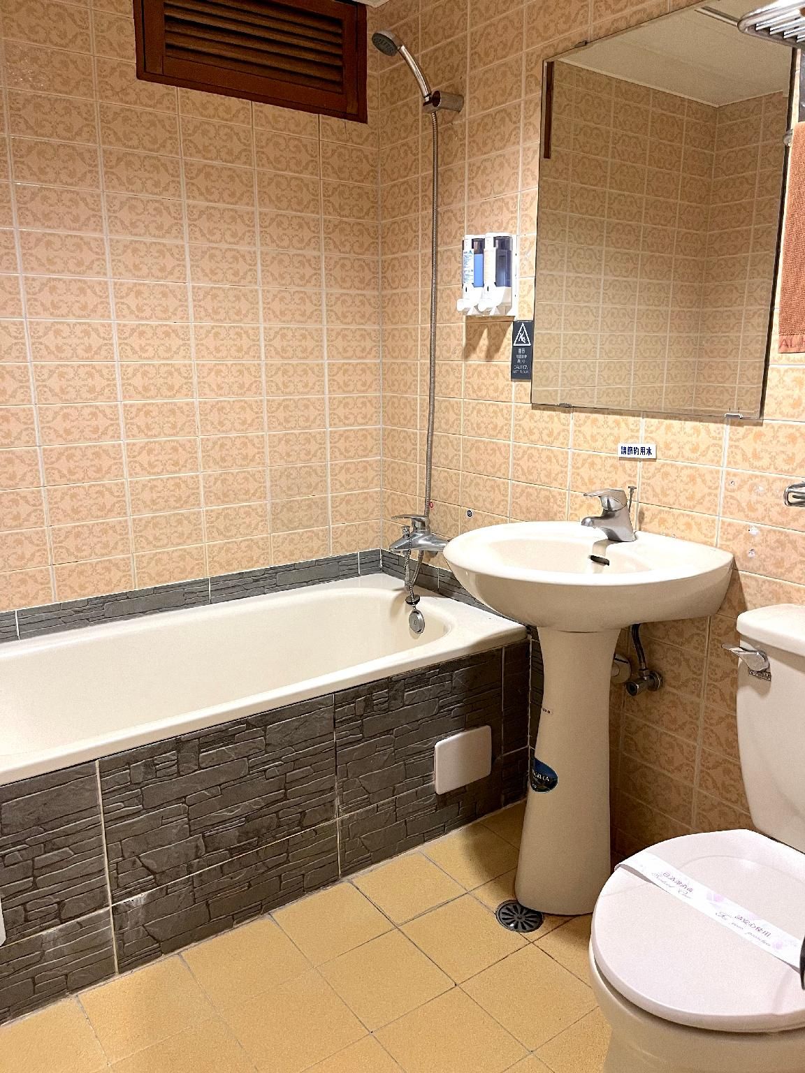 Run of House - No Parking (Check-In After 3PM)