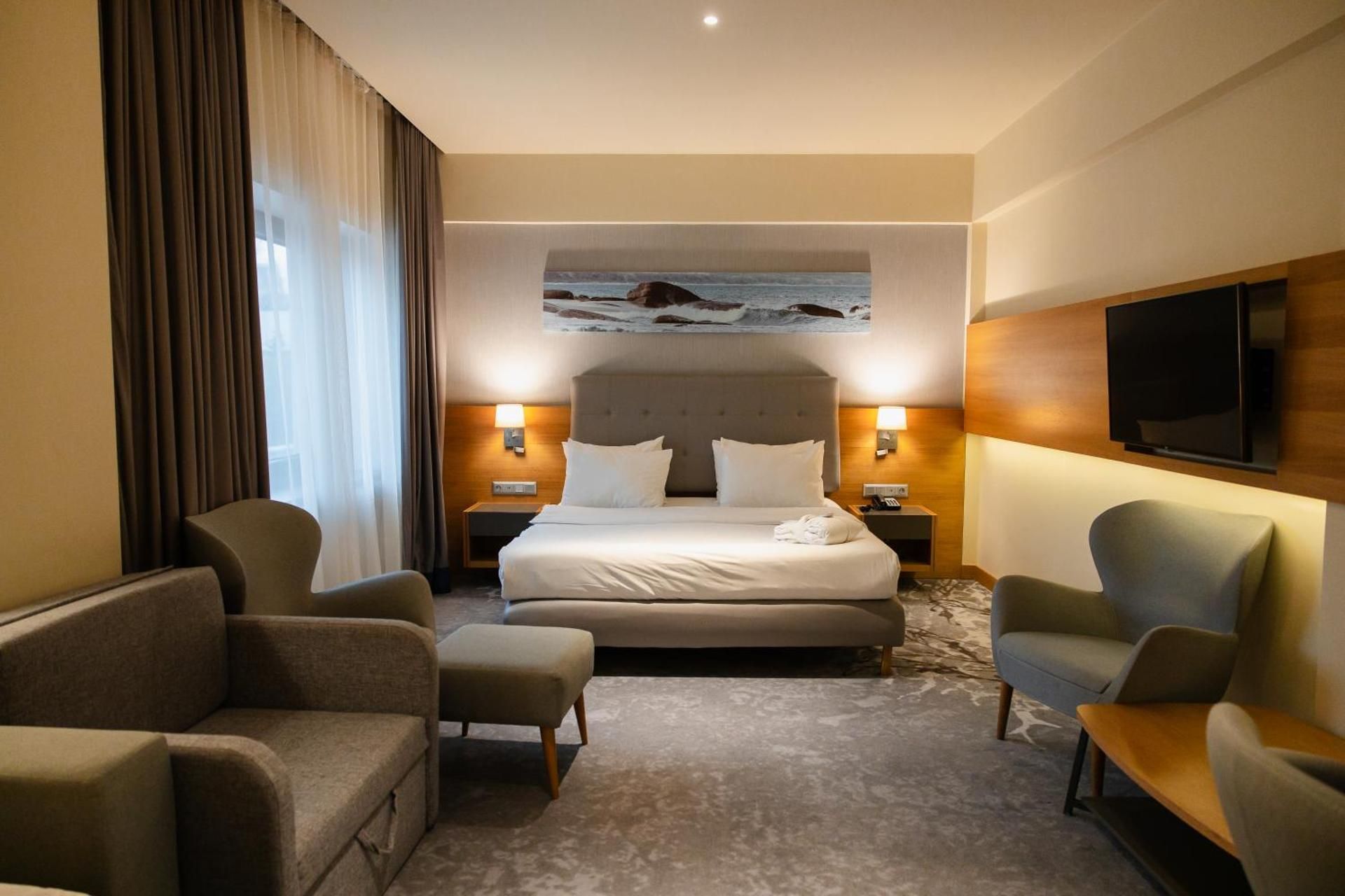 1 King Bed Premium