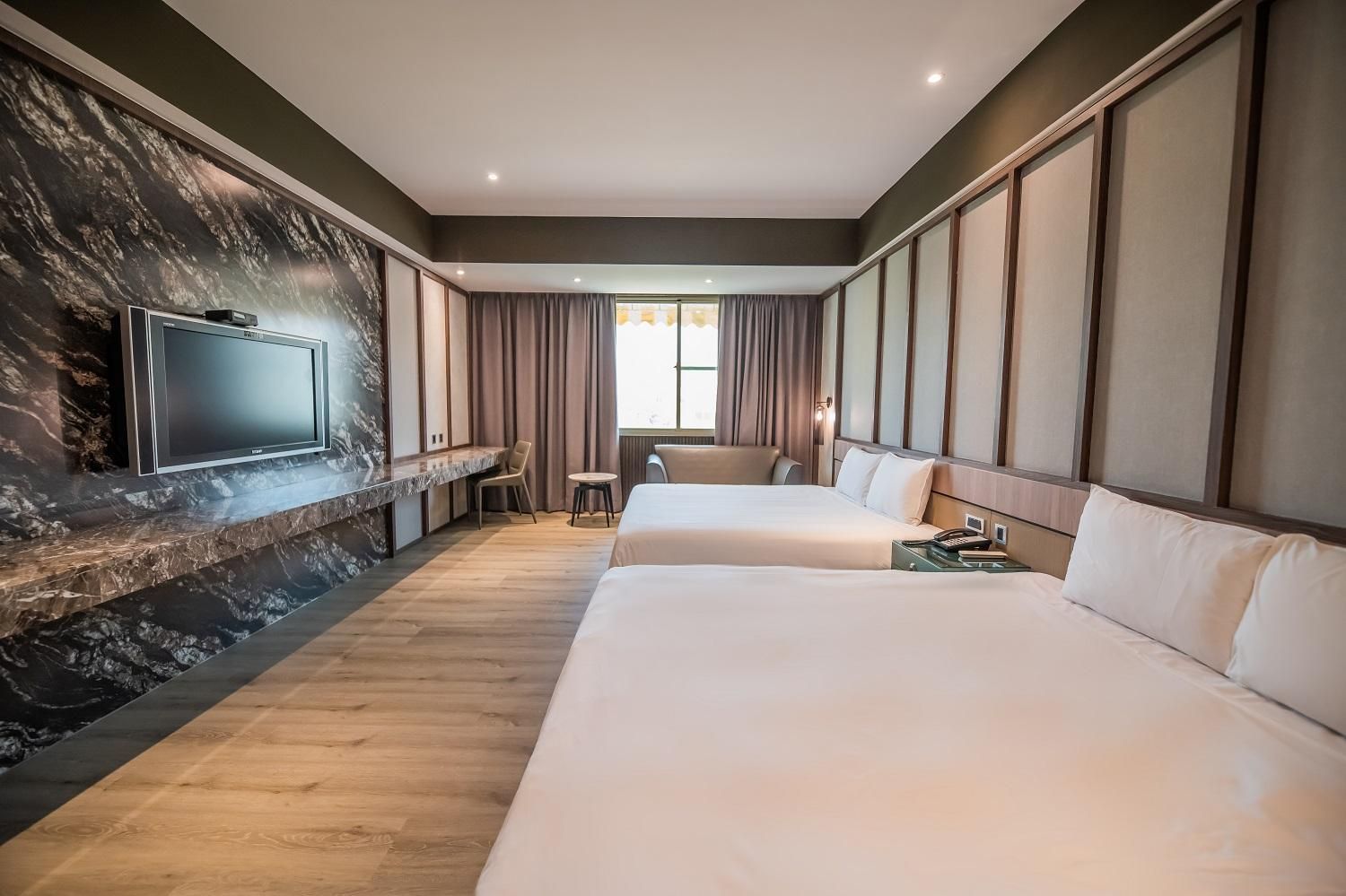 Superior Family Room with outdoor Parking (Check-in after 20:00)