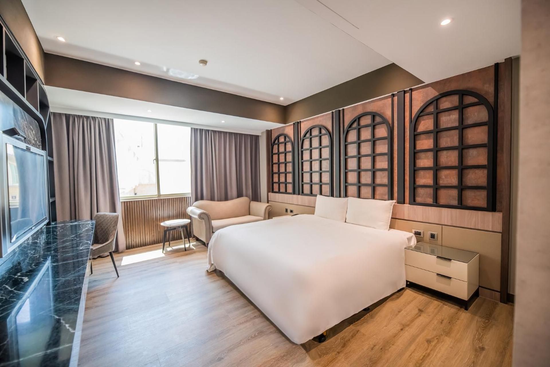 Business Suite with Free Parking