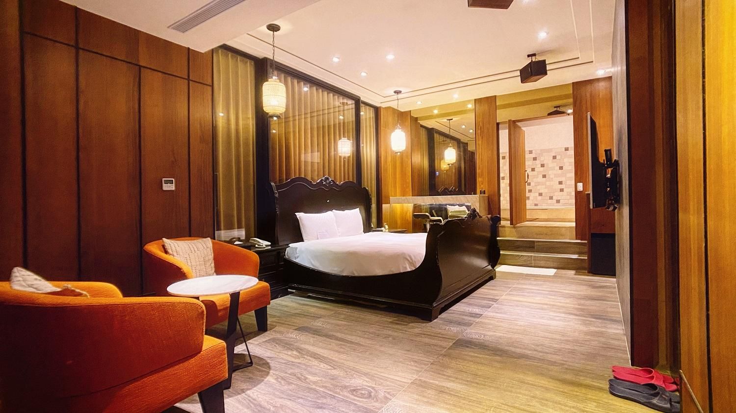 Deluxe Double Room - Check-In at 06:00 PM