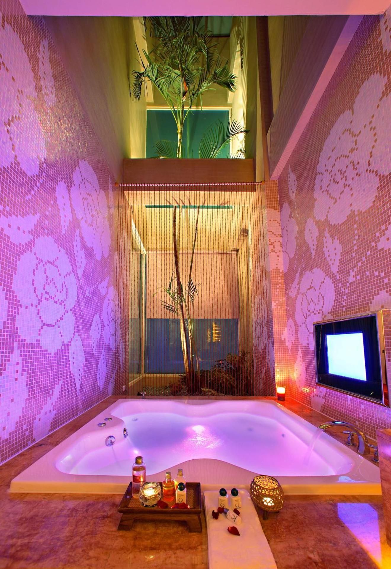 Queen Room with Spa Bath (Check-in after 20:00)