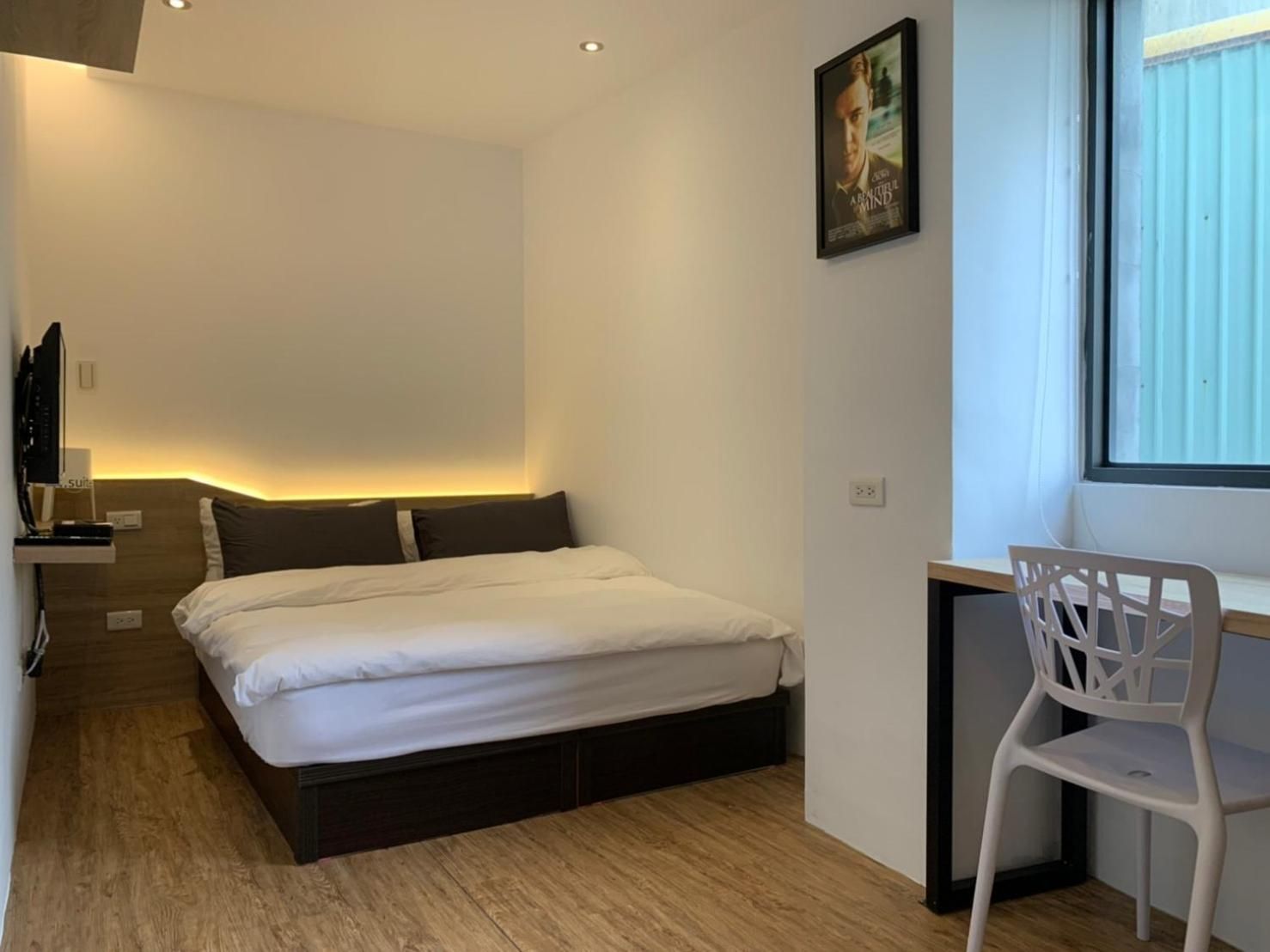 H suite Go Double Room with Small Double Bed - Non-Smoking 2
