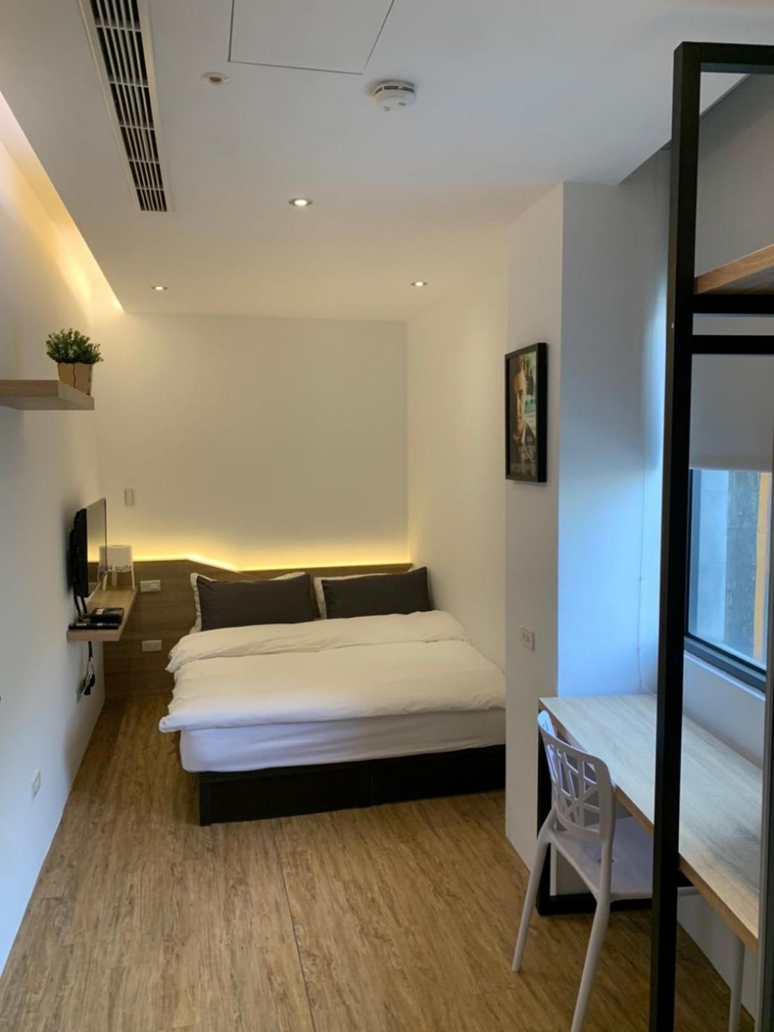 H suite Go Double Room with Small Double Bed - Non-Smoking