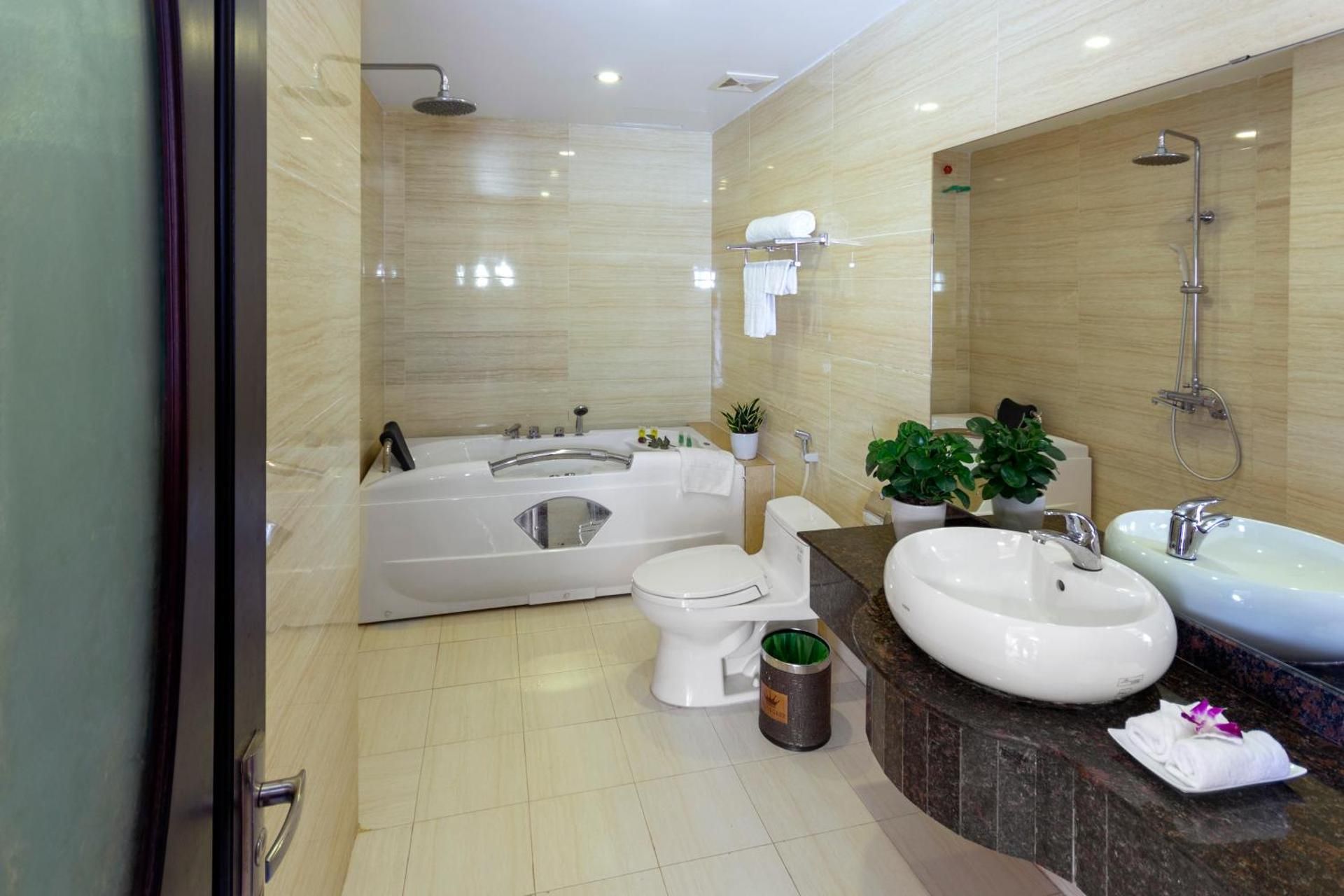 Phuong Anh Hotel 1 Hai Duong King Suite with Spa Bath 2