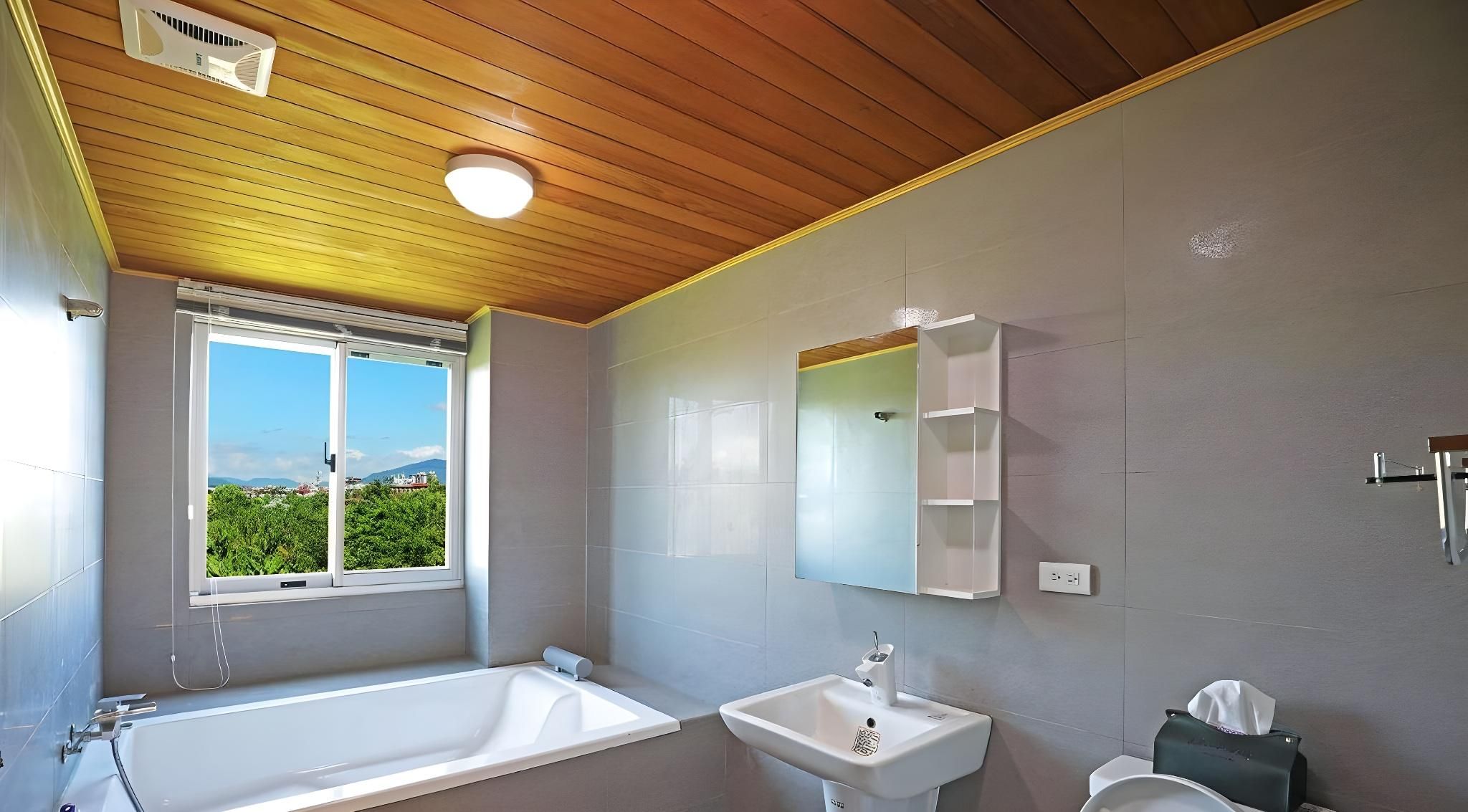 Pushi Minsu Quadruple Room with Bathtub 3