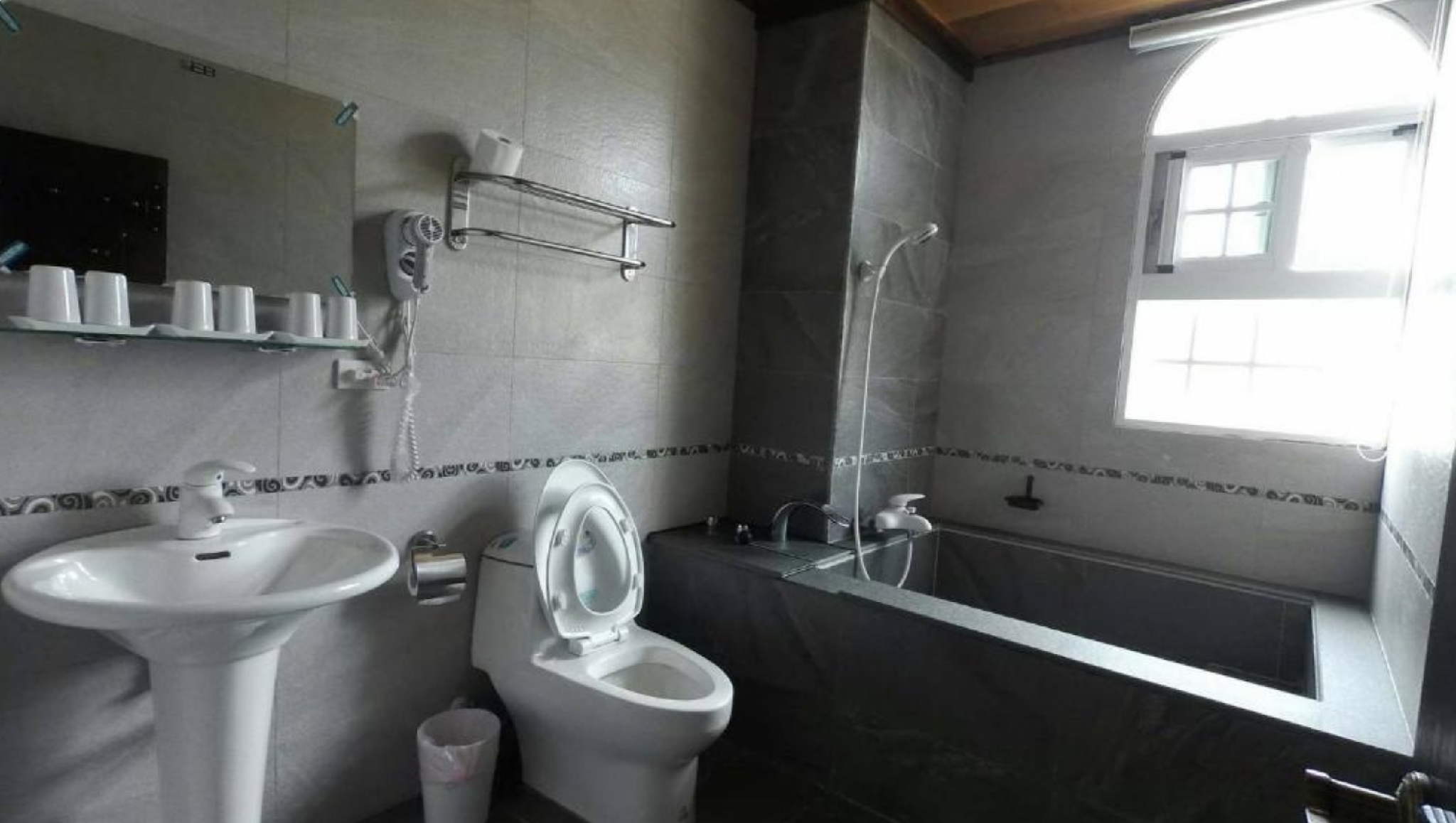 Brest Bed & Breakfast Deluxe Family Suite with Bathtub 3