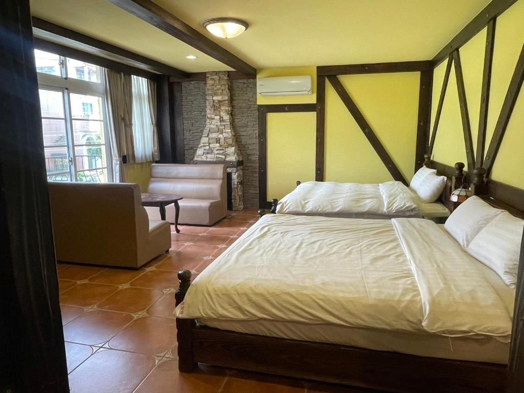Brest Bed & Breakfast Deluxe Quadruple Room with Bathtub 2