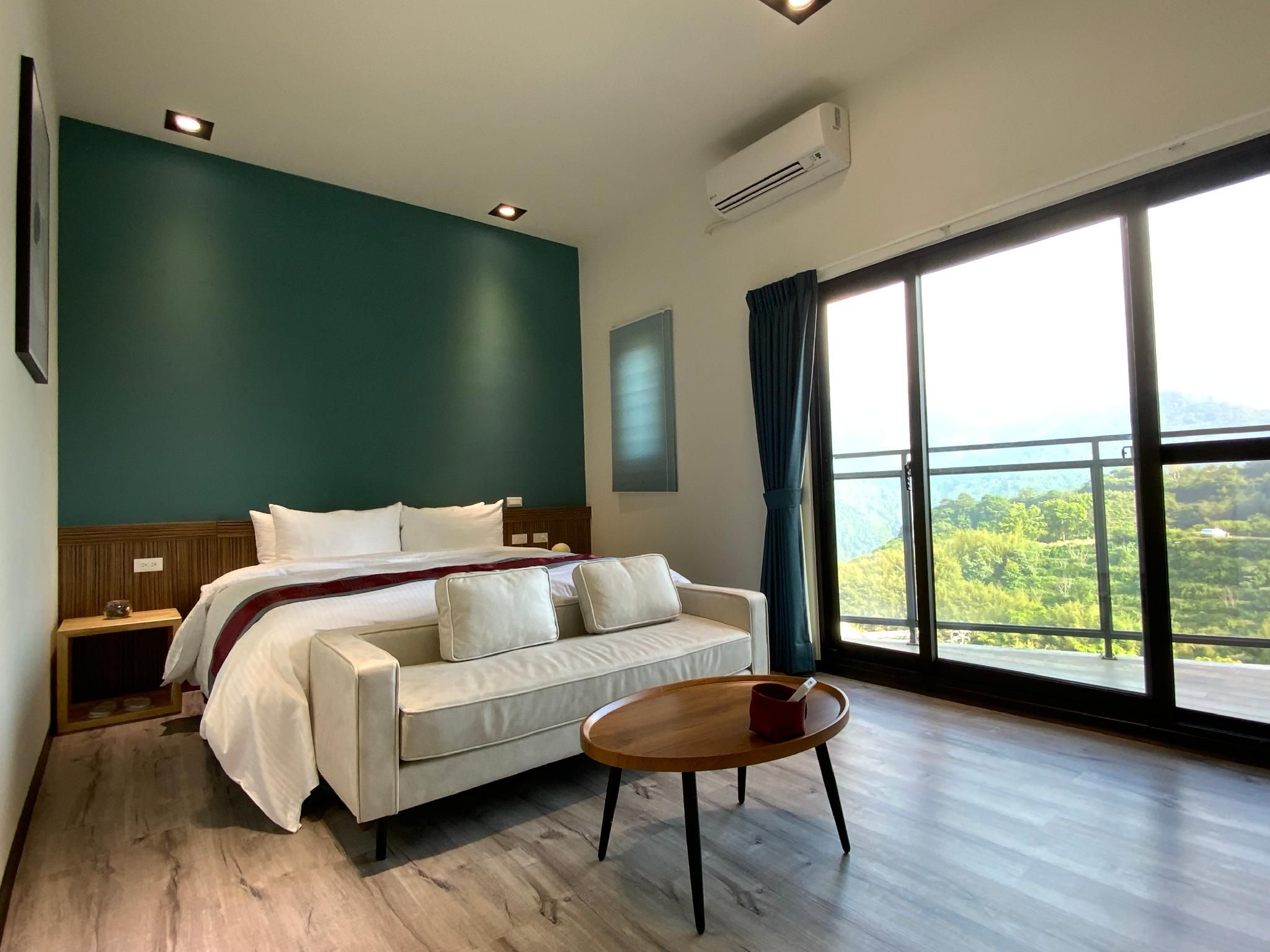 Deluxe Double Room with Bathtub