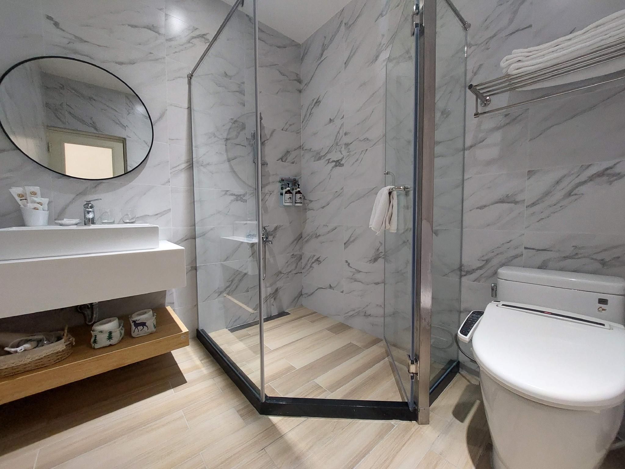 1350 Hostel Double Balcony 3