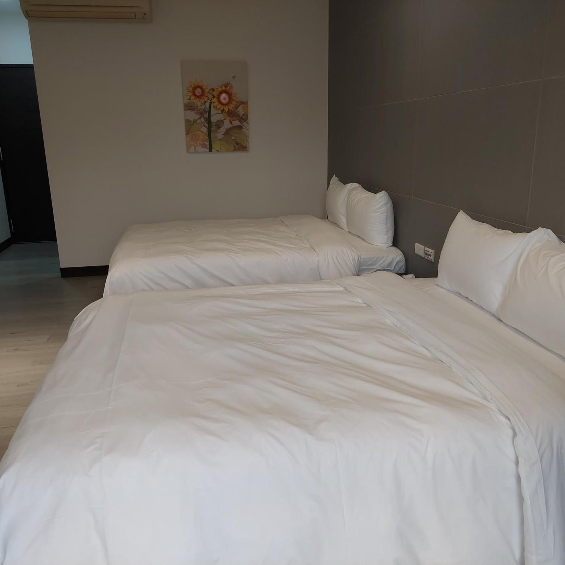 1350 Hostel Quadruple Room with Mountain View 2