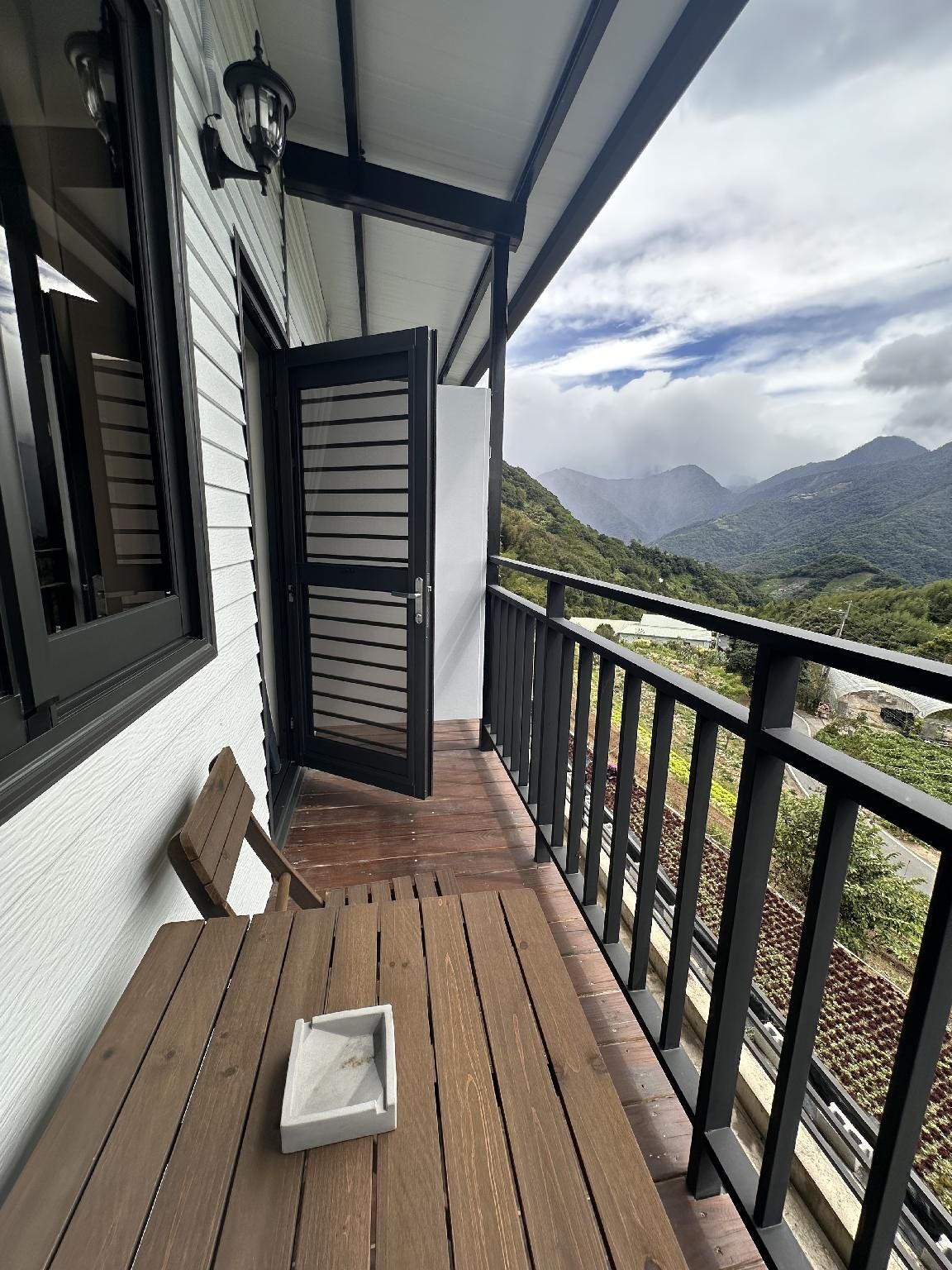 1350 Hostel Standard Balcony 2