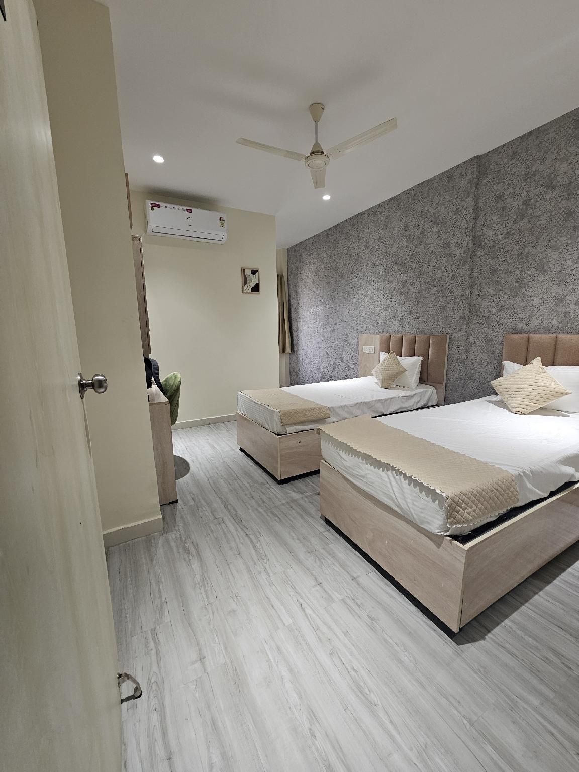 Deluxe Double or Twin