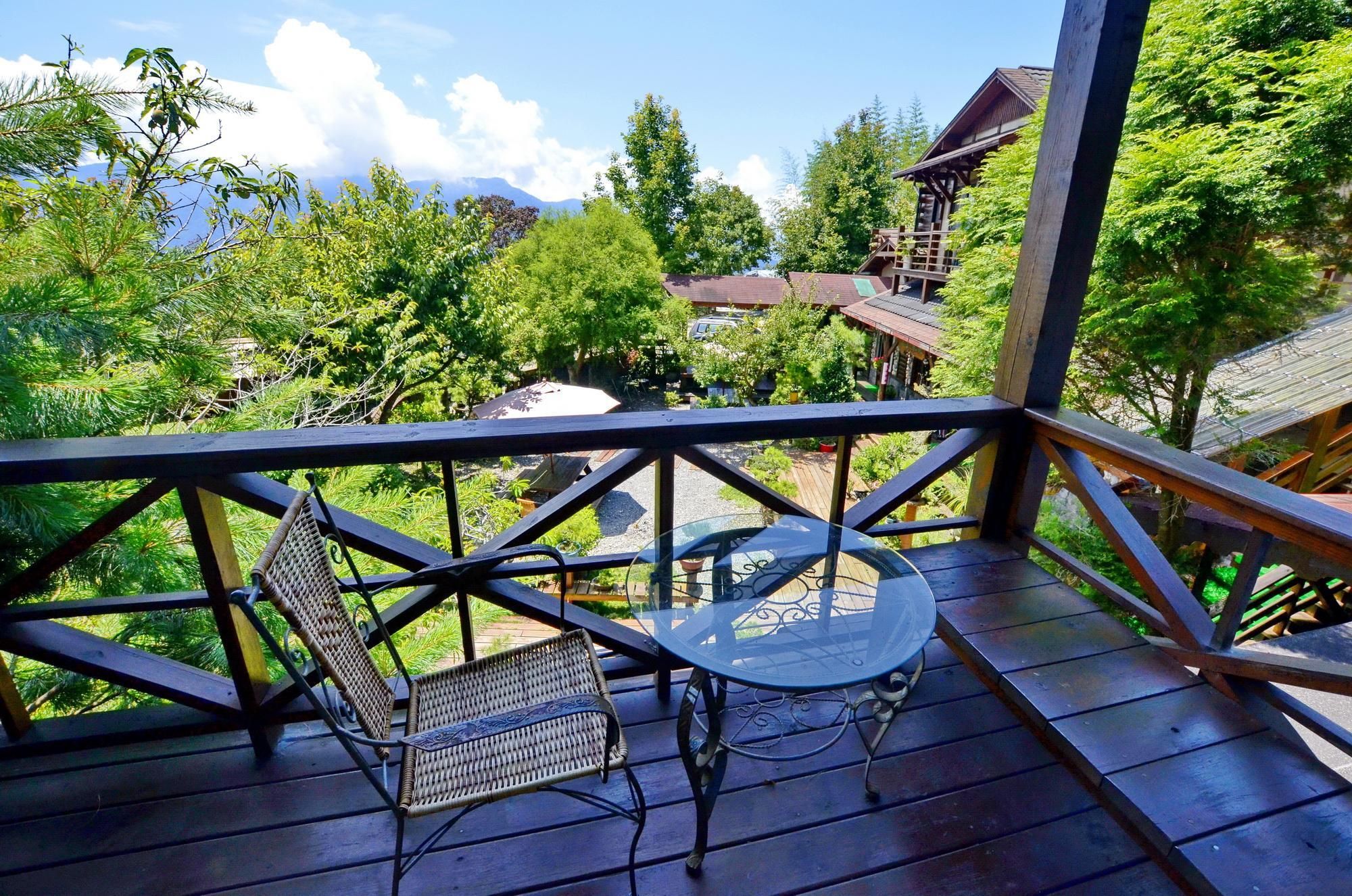 Deluxe Queen Room with Terrace