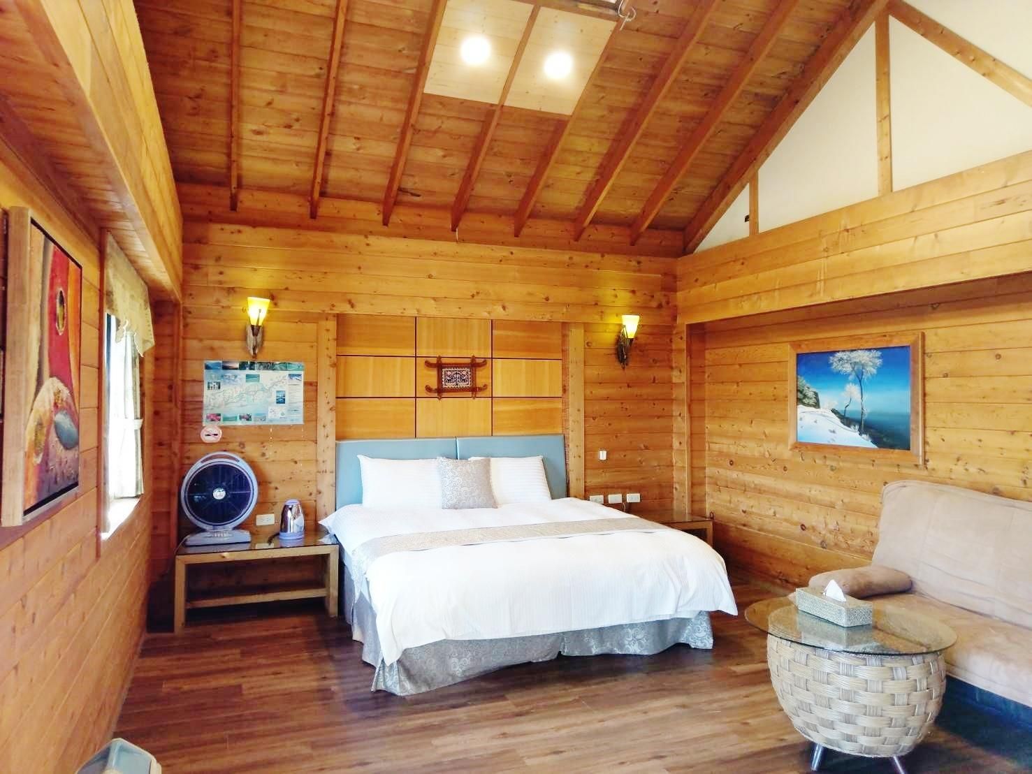 Deluxe Queen Room with Terrace